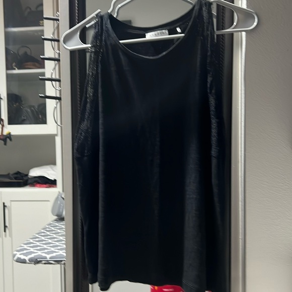Sandro pretty 100% linen tank with lace at sleeves.size 3(fits M-L). Black. - Picture 1 of 4